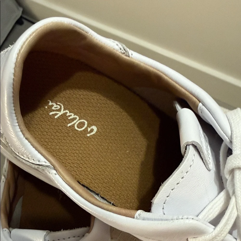 OluKai Pehuea Lī ‘Ili Women's White Leather Sneakers 8.5‎ like new